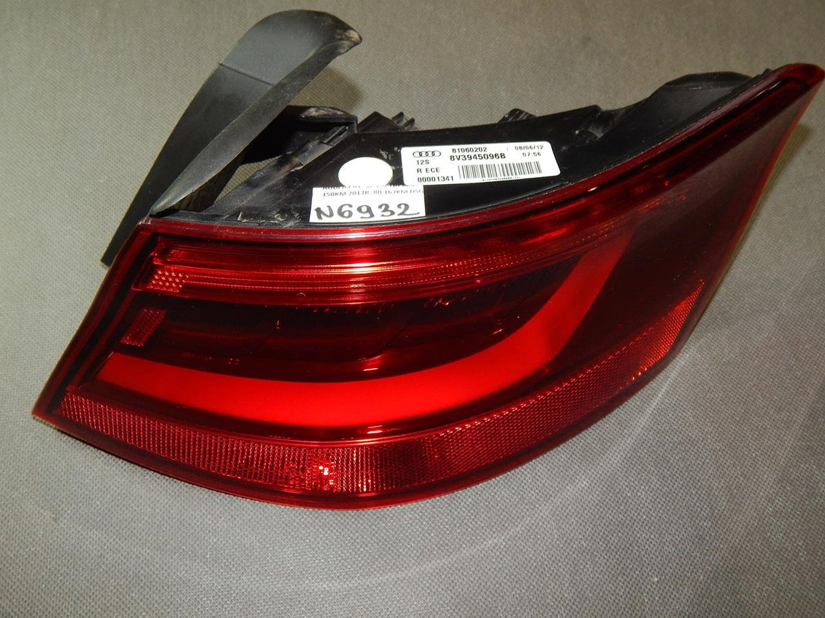 A3 8V LAMP RIGHT REAR FENDER NEON 8V3945096B