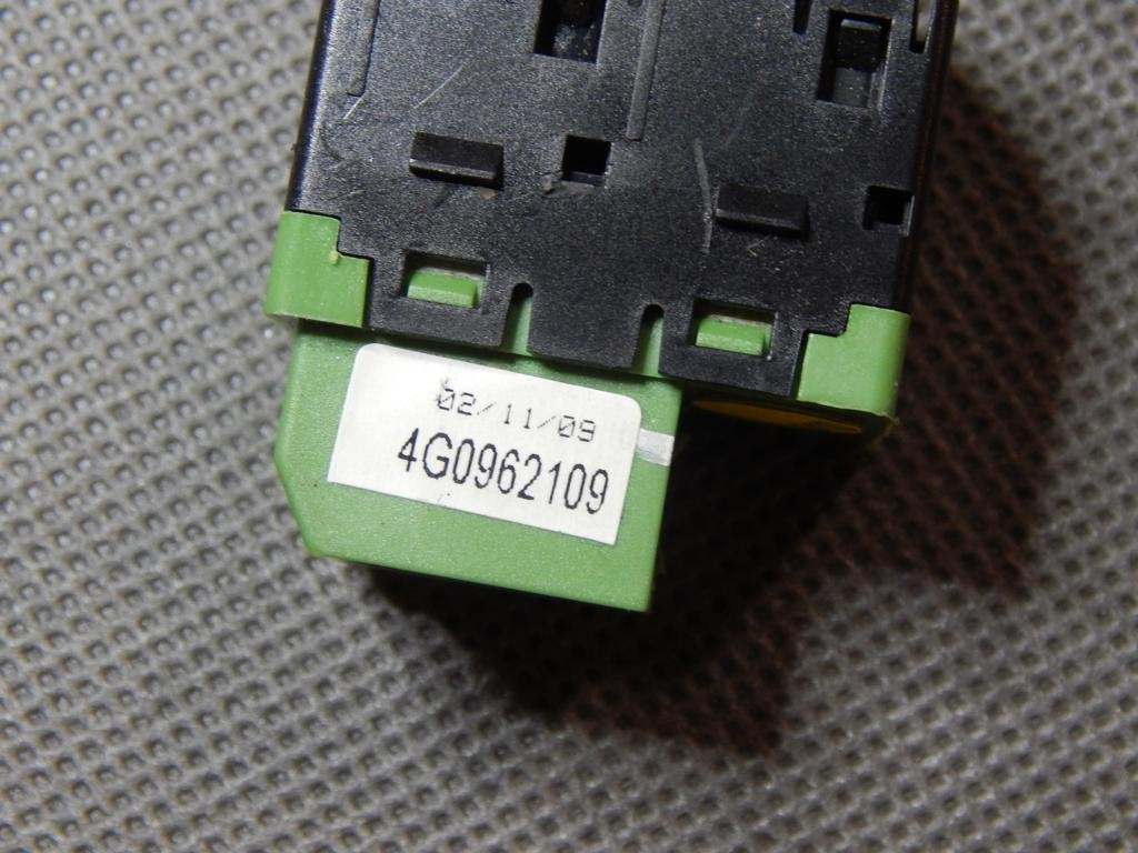 A8 D4 TOWING ALARM SWITCH 4G0962109