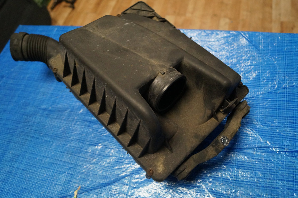 AIR FILTER HOUSING 1.4 16V OPEL ASTRA III