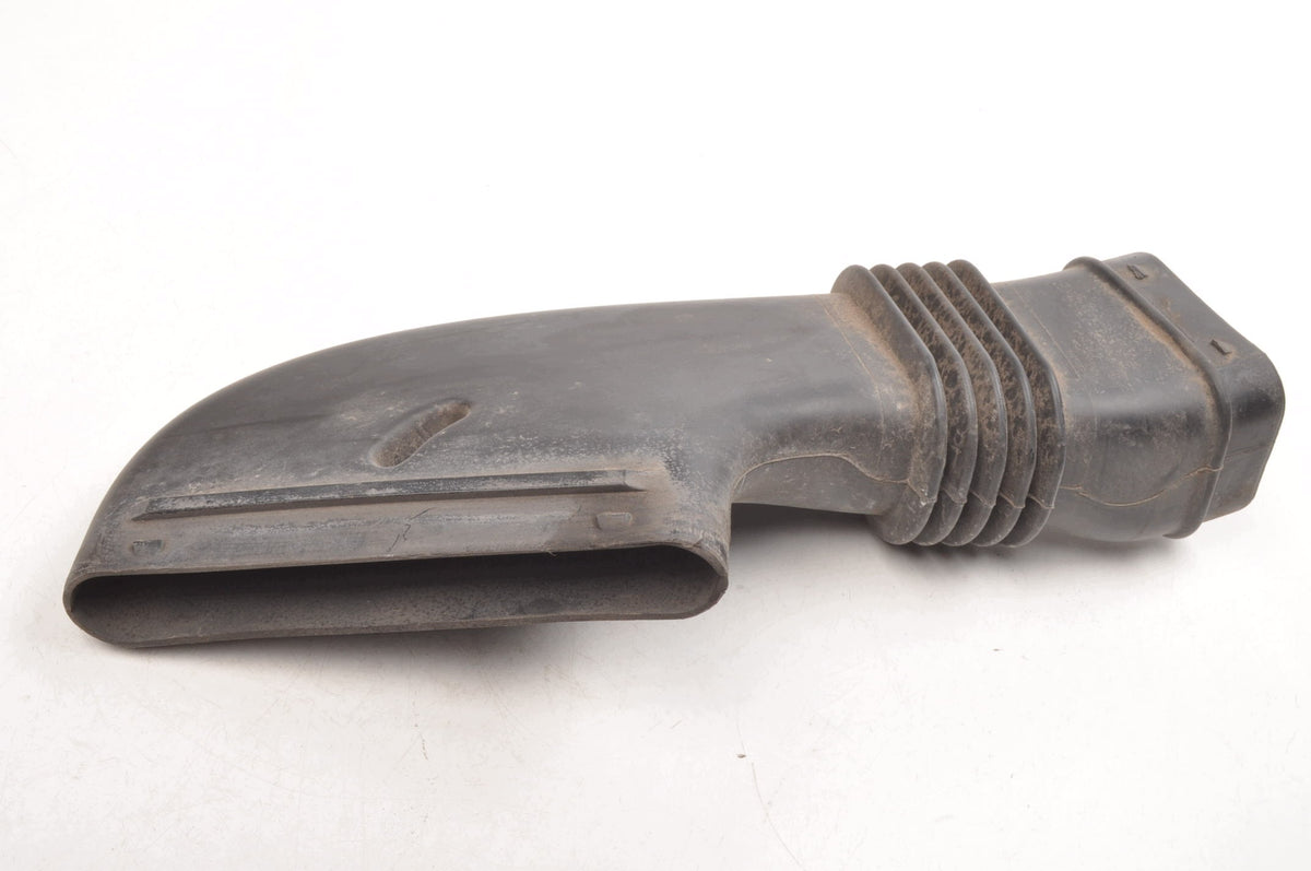 AIR INTAKE PIPE VOLVO S60 AND V70 II 2.4 D5 163KM 30636834