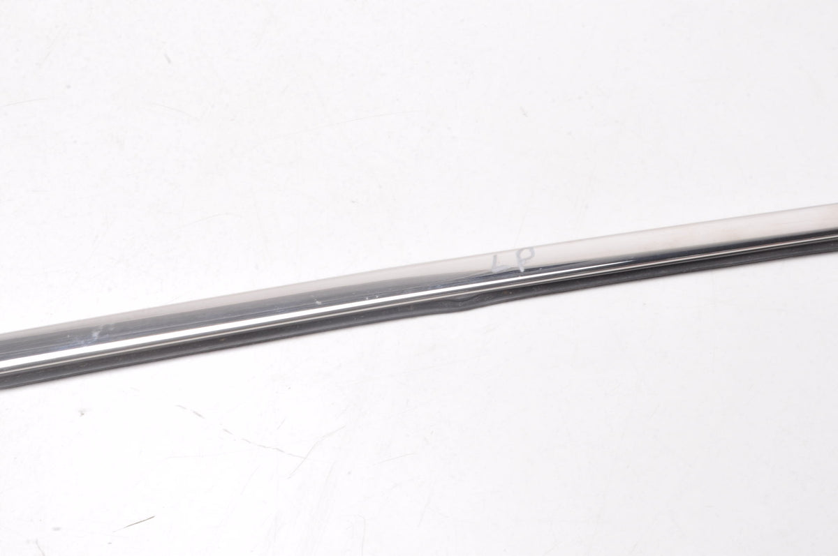ASTON MARTIN VANTAGE 4.7 WINDOW STRIP LEFT FRONT