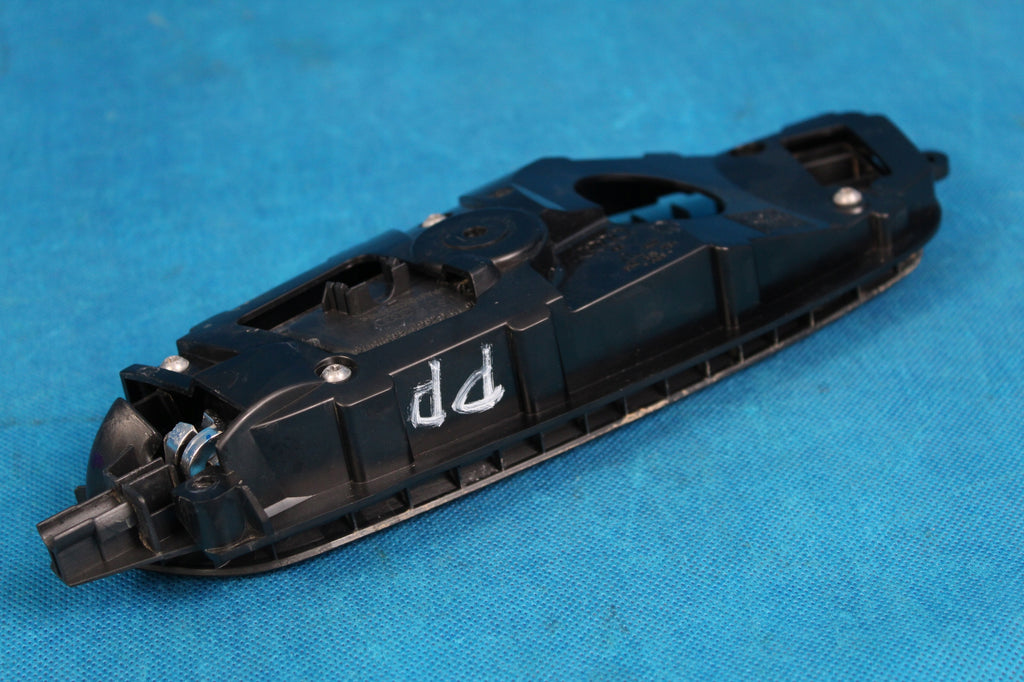 AUDI A1 8X LIFT DOOR HANDLE FRONT RIGHT 8X0837020A 2016R