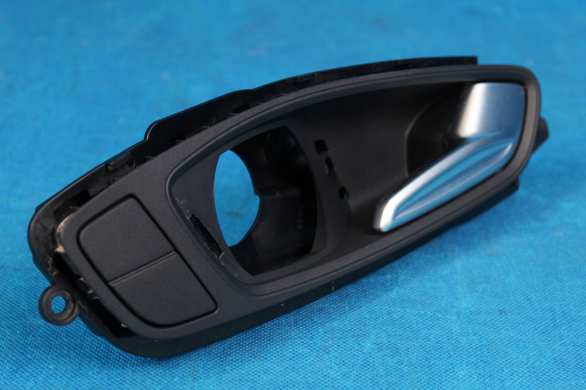 AUDI A1 8X LIFT DOOR HANDLE FRONT RIGHT 8X0837020A 2016R