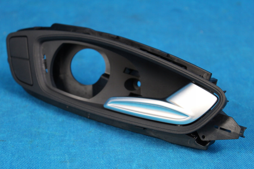 AUDI A1 8X LIFT DOOR HANDLE FRONT RIGHT 8X0837020A 2016R