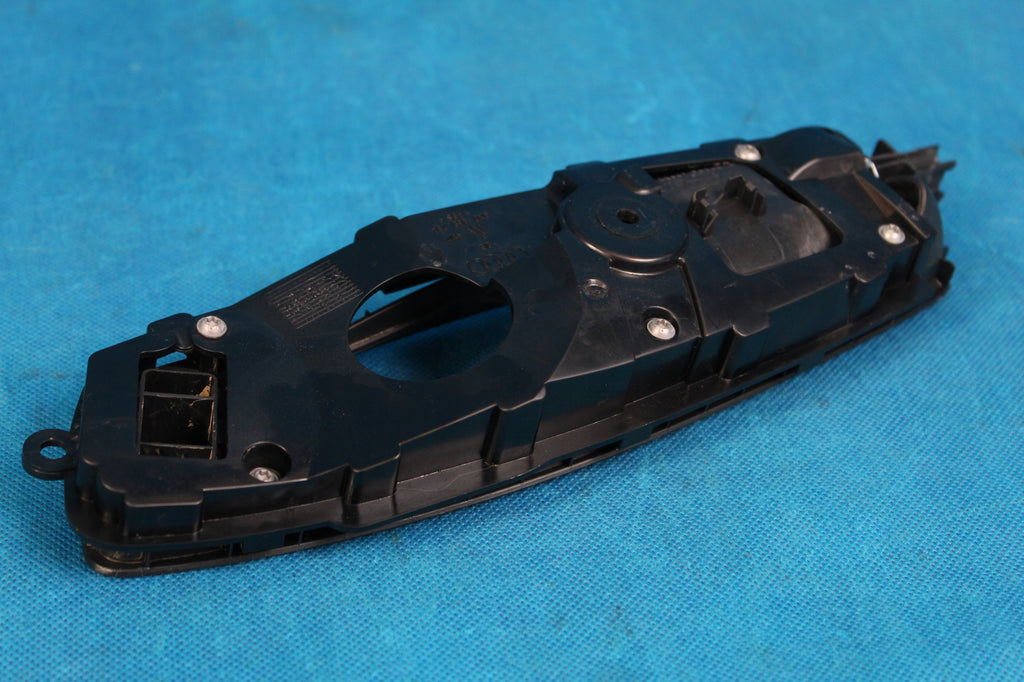 AUDI A1 8X LIFT DOOR HANDLE FRONT RIGHT 8X0837020A 2016R