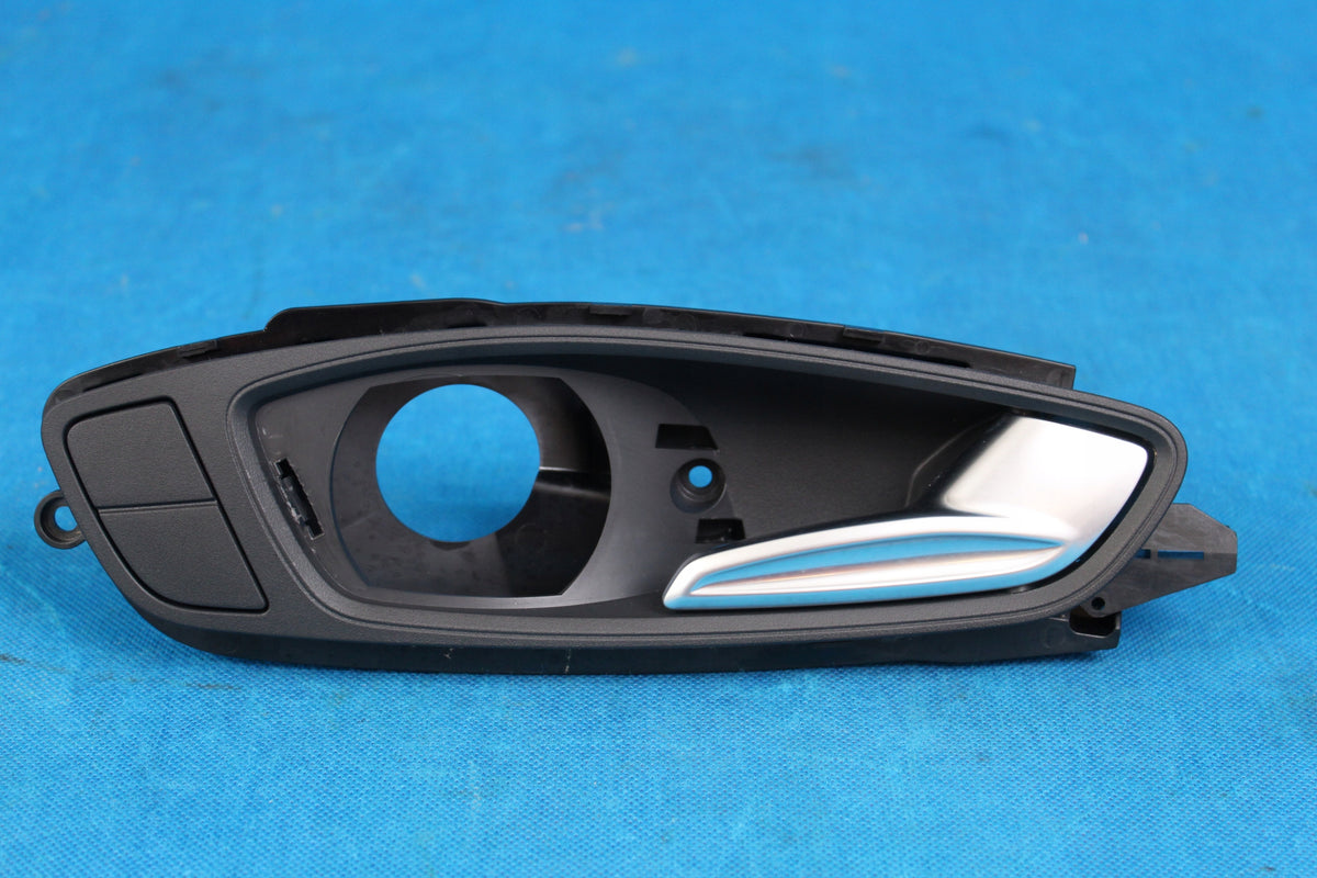 AUDI A1 8X LIFT DOOR HANDLE FRONT RIGHT 8X0837020A 2016R