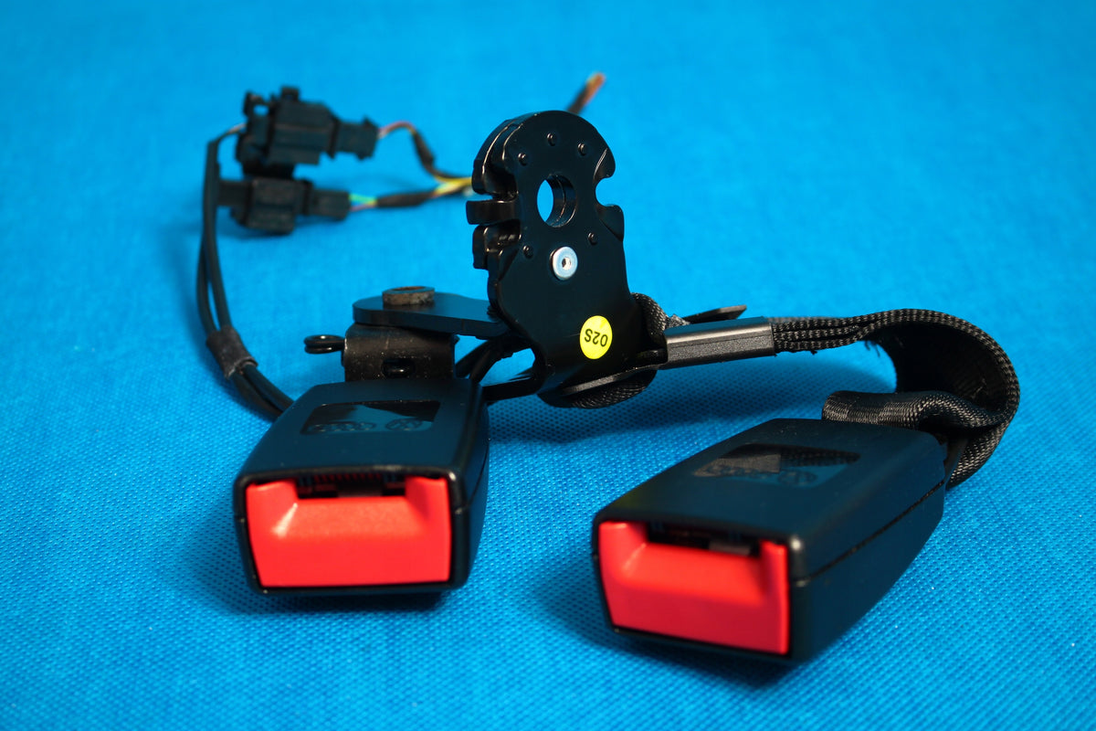 AUDI A1 8X0 BELT CLASPS REAR SENSORS SET 8X4857739C 2016R
