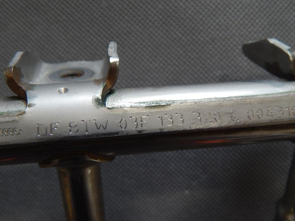 AUDI A3 8P 11R. INJECTION RAIL 03F133320C