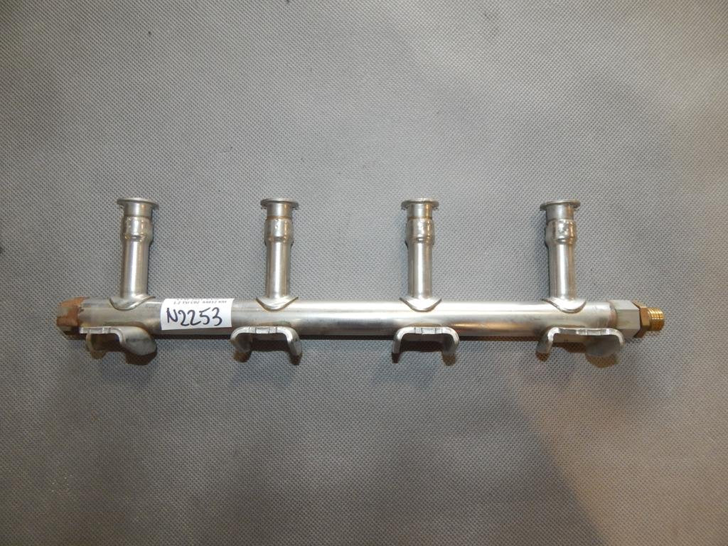 AUDI A3 8P 11R. INJECTION RAIL 03F133320C