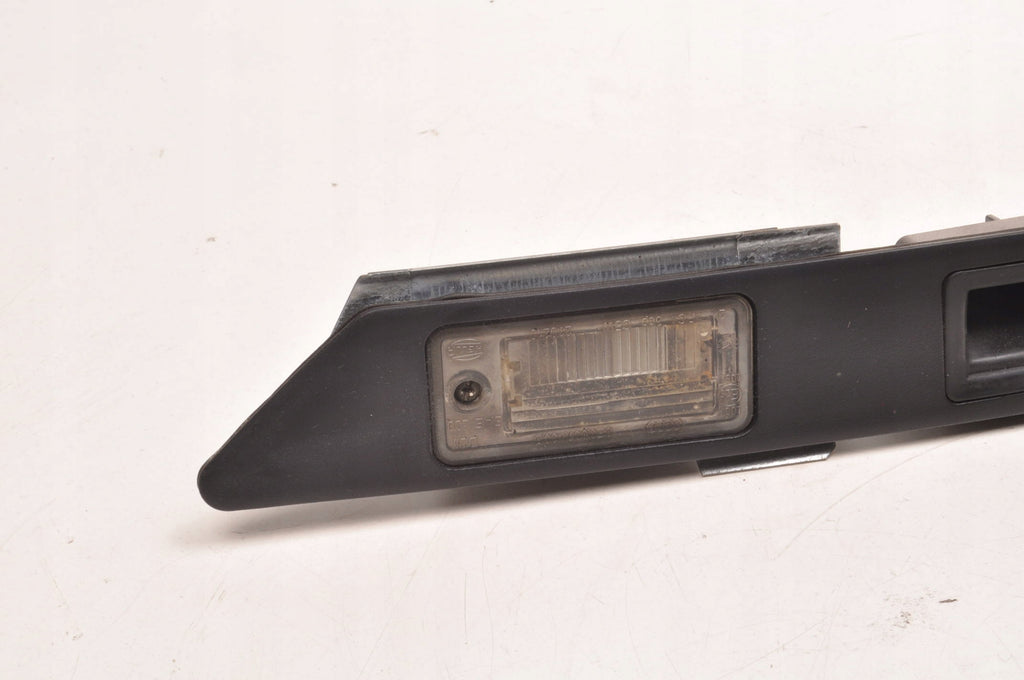 AUDI A3 8P BLENDA FLAP STRIP 8E0827657 HB 5D