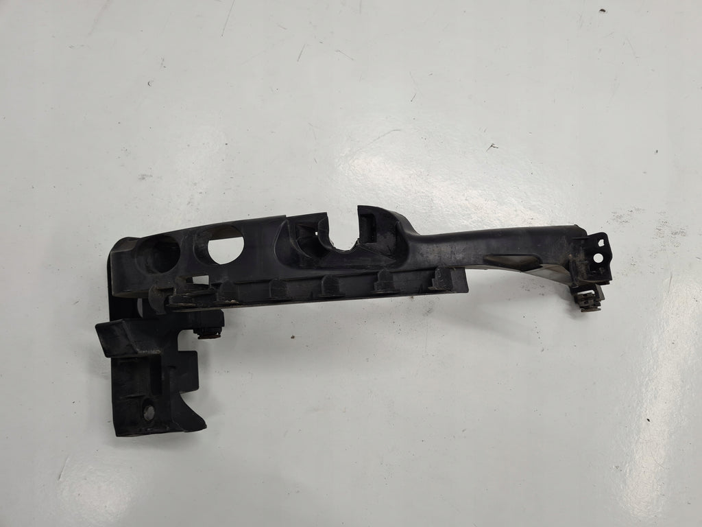 AUDI A3 8P LIFT LAMP MOUNT RIGHT FRONT 8P0805608