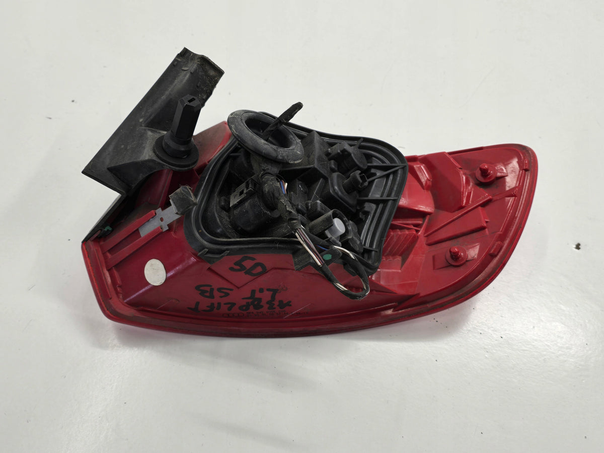 AUDI A3 8P SPORTBACK LIFT 10R LAMP LEFT REAR 8P4945095E