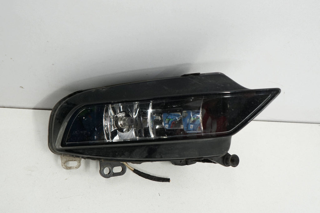 AUDI A3 8V 16R SEDAN HALOGEN LAMP RIGHT FRONT 8V0941700B