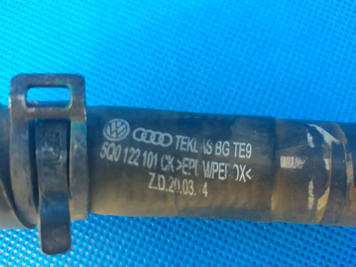 AUDI A3 8V 2,0 TDI HOSE WATER HOSE 2014R 5Q0121101CK
