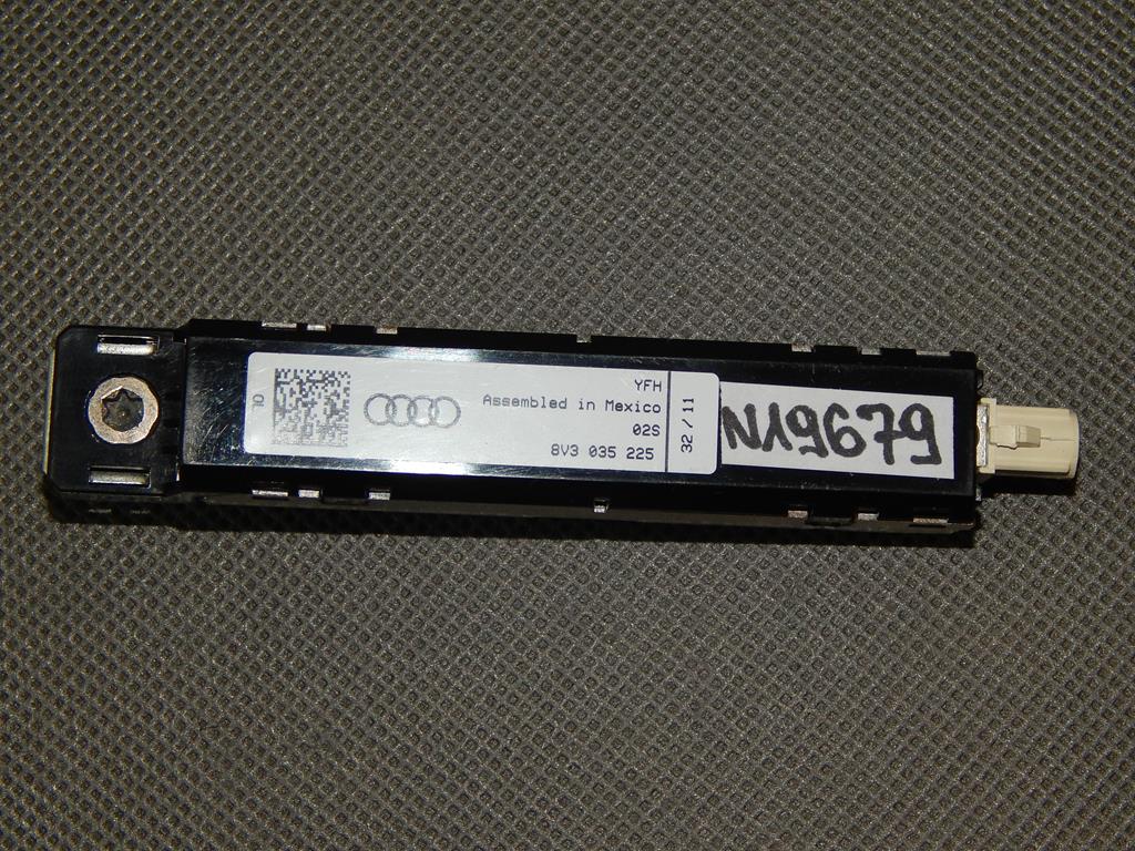 AUDI A3 8V 8V3035225 ANTENNA AMPLIFIER