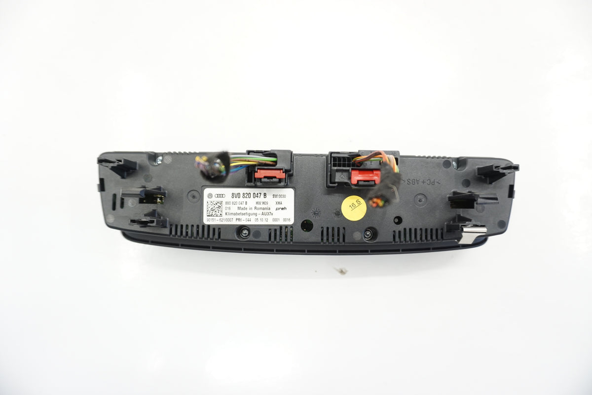 AUDI A3 8V AIR CONDITIONING PANEL 8V0820047B