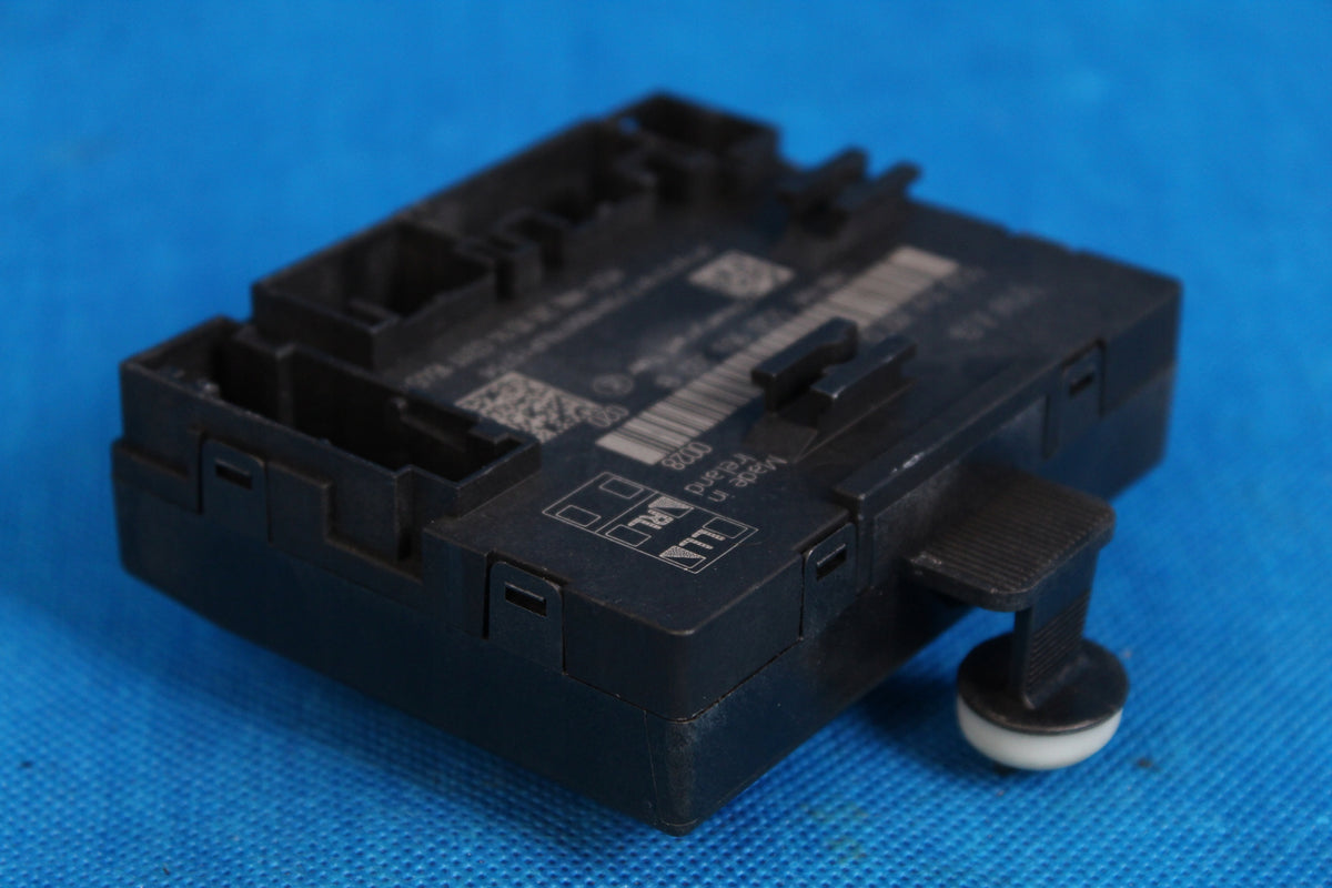 AUDI A3 8V DOOR MODULE FRONT RIGHT 5Q0959392D 2014R