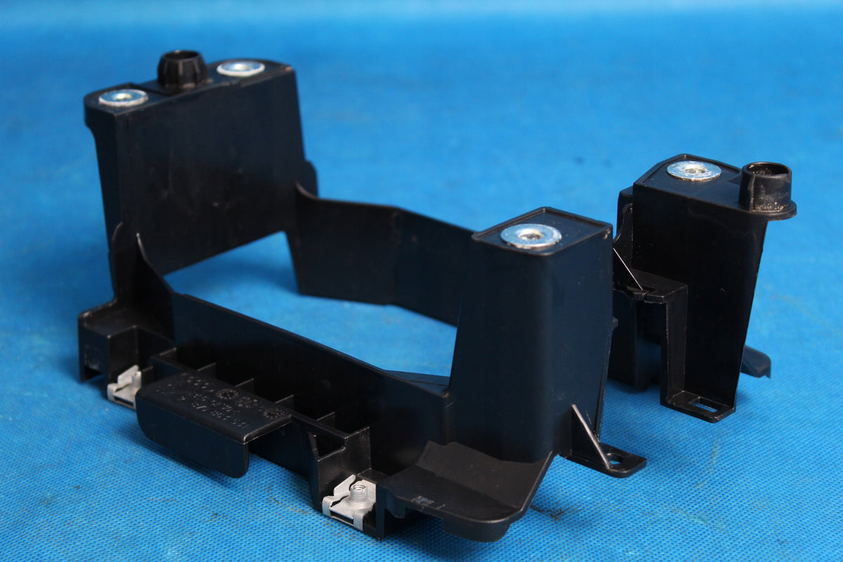 AUDI A3 8V GEAR SELECTOR MOUNT 8V0863531 2014R