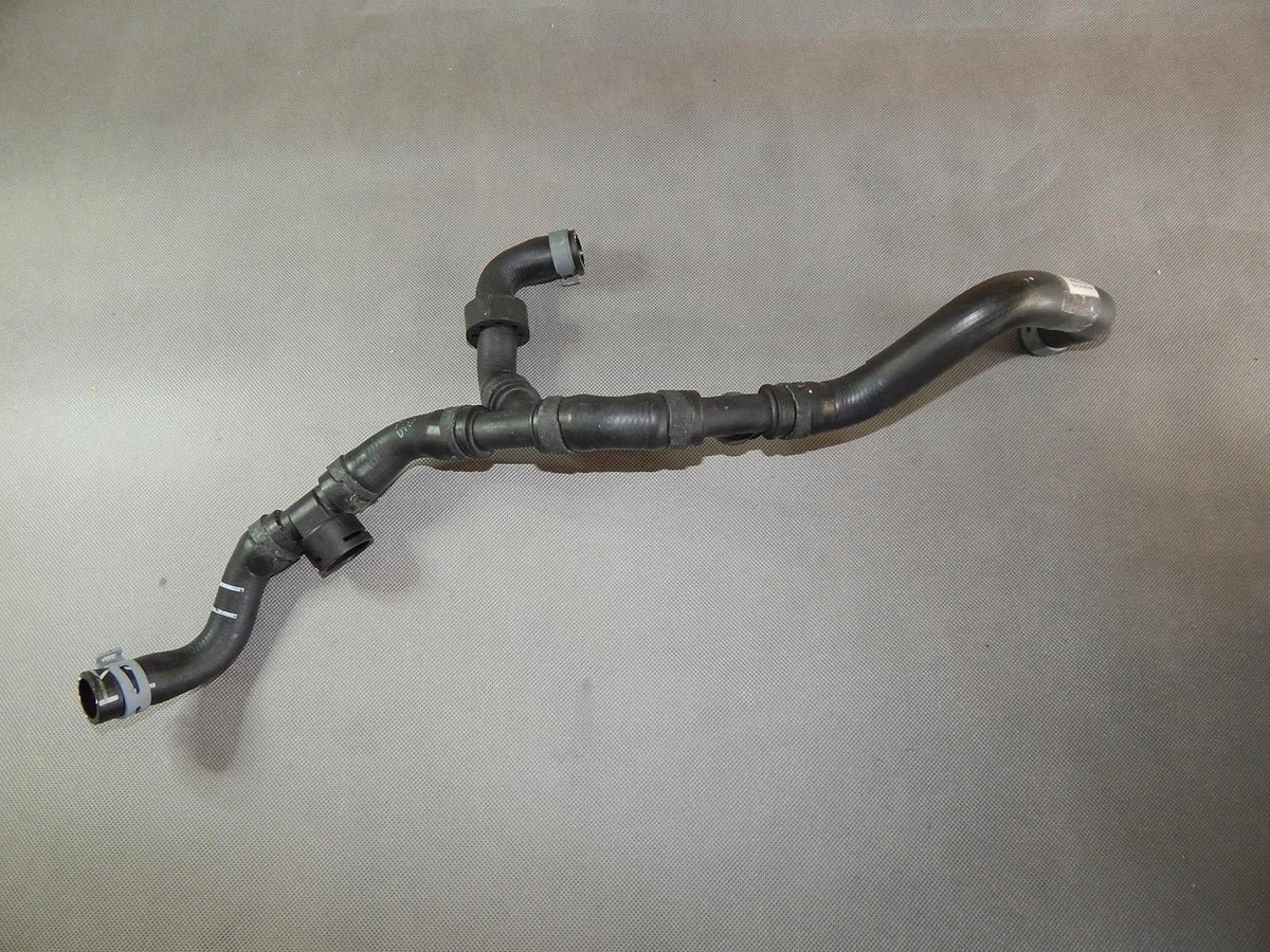 AUDI A3 8V LIQUID WATER TUBE 3Q0122157S