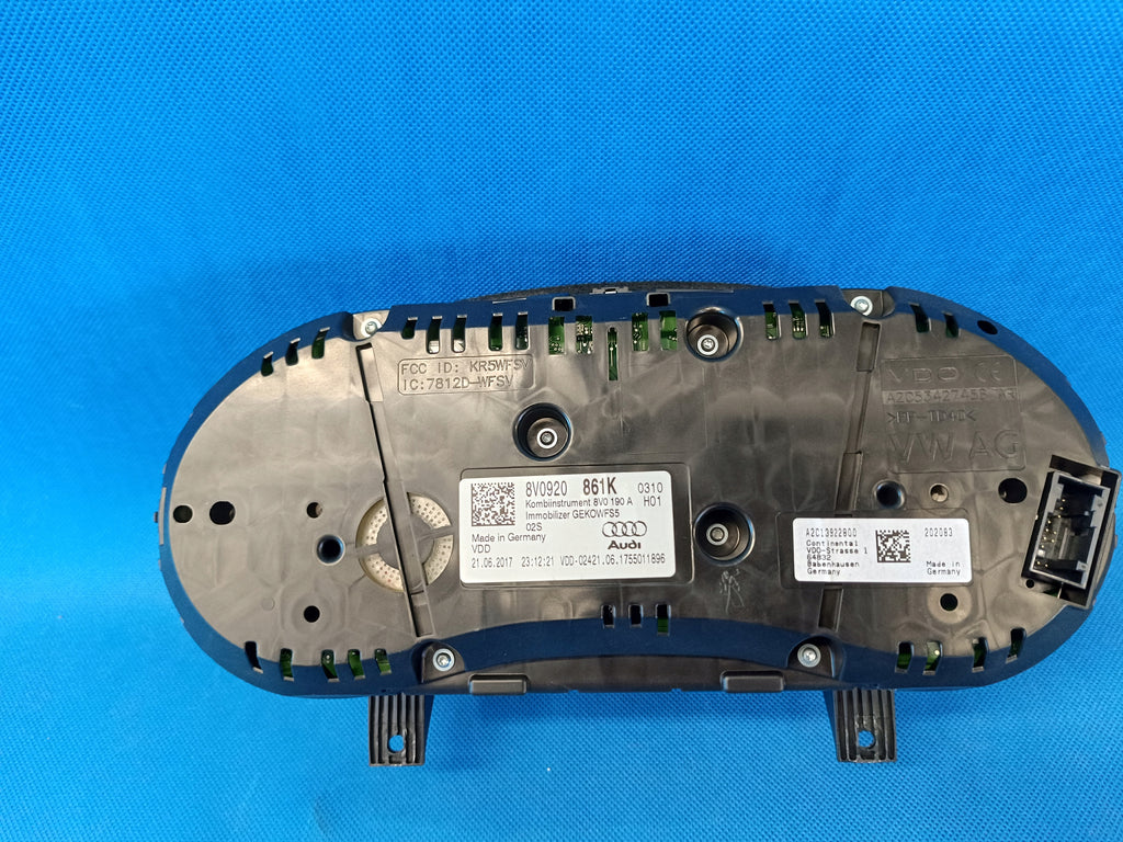 AUDI A3 8V SEDAN LIM. S-LINE 2.0 TDI 110KW COUNTER CLOCKS 8V0920861K