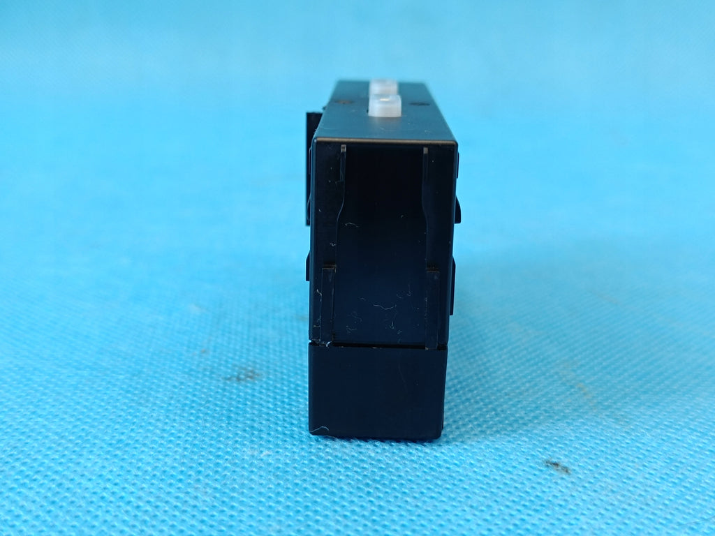 AUDI A3 8Y LIFT 1.5 TSI 2025 R USB PORT SOCKET TYPE C DUAL DATA 8Y0035736