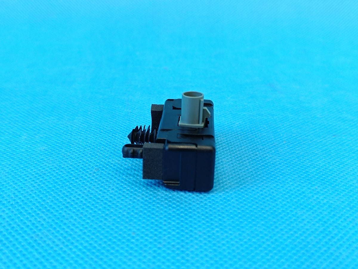 AUDI A3 8Y LIFT 1.5 TSI 85KW 2025 R ANTENNA AMPLIFIER 5B4035510