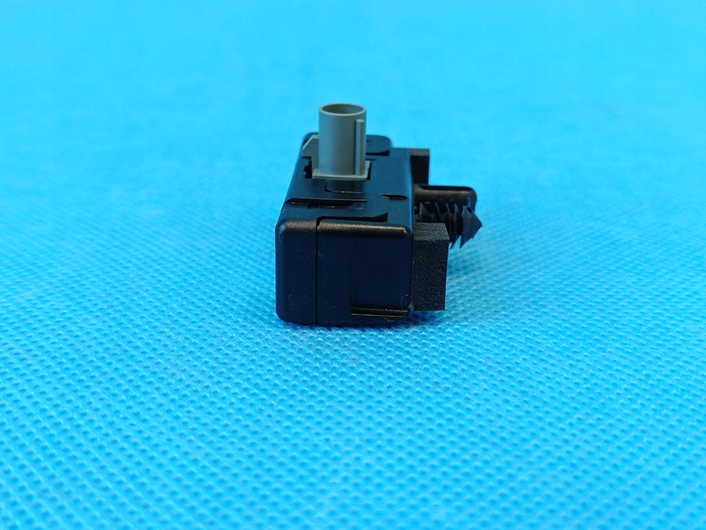 AUDI A3 8Y LIFT 1.5 TSI 85KW 2025 R ANTENNA AMPLIFIER 5B4035510
