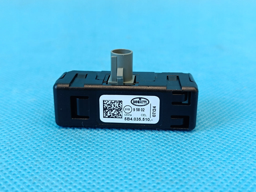 AUDI A3 8Y LIFT 1.5 TSI 85KW 2025 R ANTENNA AMPLIFIER 5B4035510