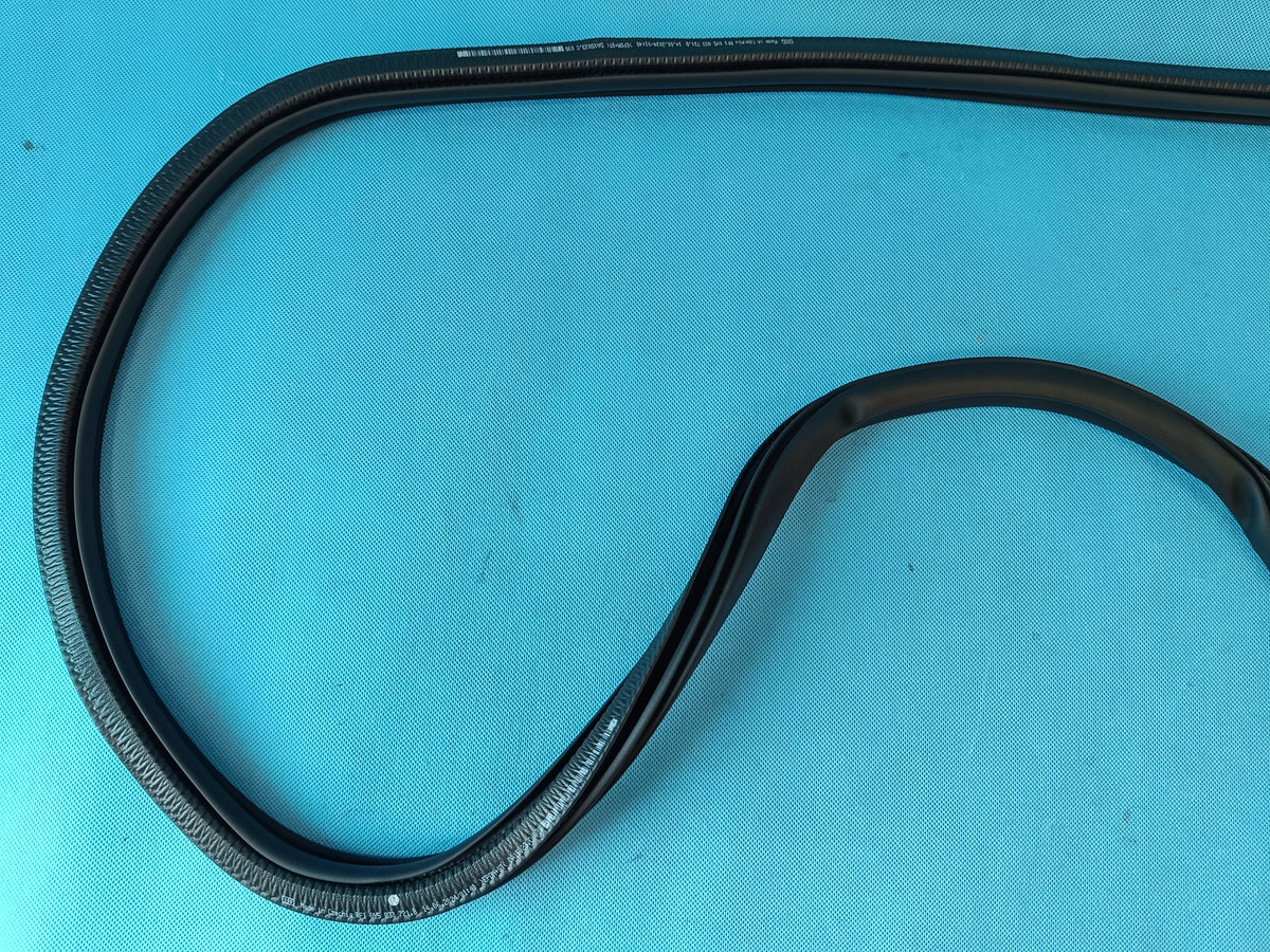 AUDI A3 8Y LIFT 1.5 TSI 85KW 2025 R DOOR SEAL RIGHT REAR 8Y5833721B