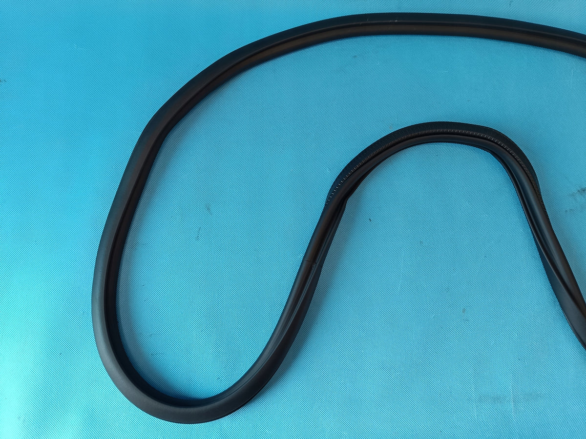 AUDI A3 8Y LIFT 1.5 TSI 85KW 2025 R DOOR SEAL RIGHT REAR 8Y5833721B