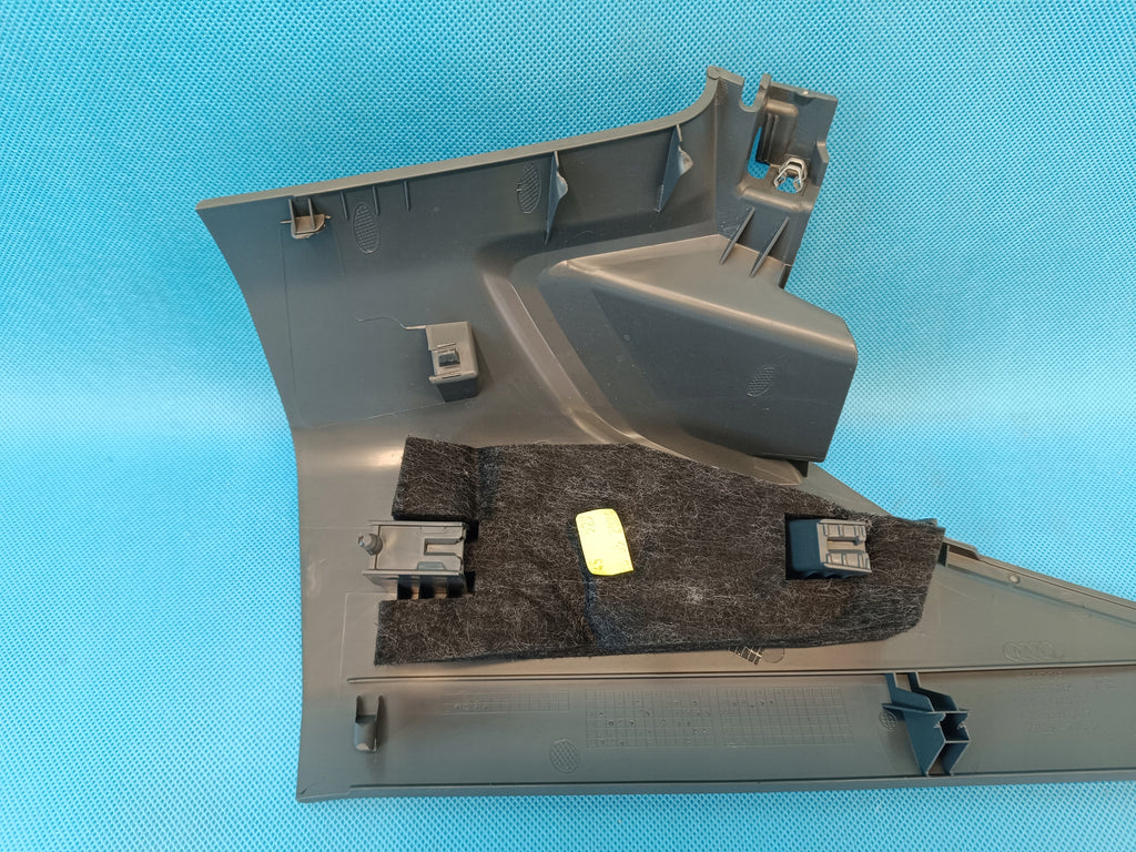 AUDI A3 8Y LIFT 1.5 TSI 85KW 2025 R PLATING POST C RIGHT 8Y5867246 DK1