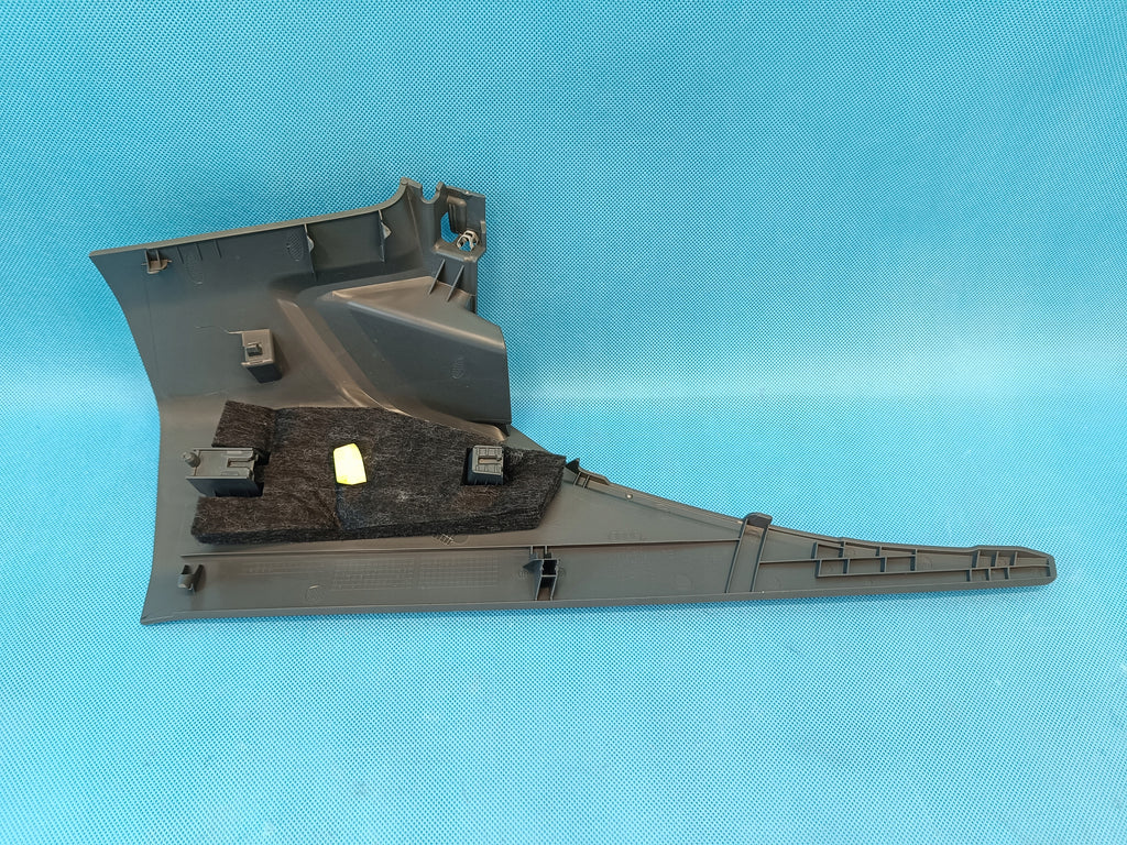 AUDI A3 8Y LIFT 1.5 TSI 85KW 2025 R PLATING POST C RIGHT 8Y5867246 DK1