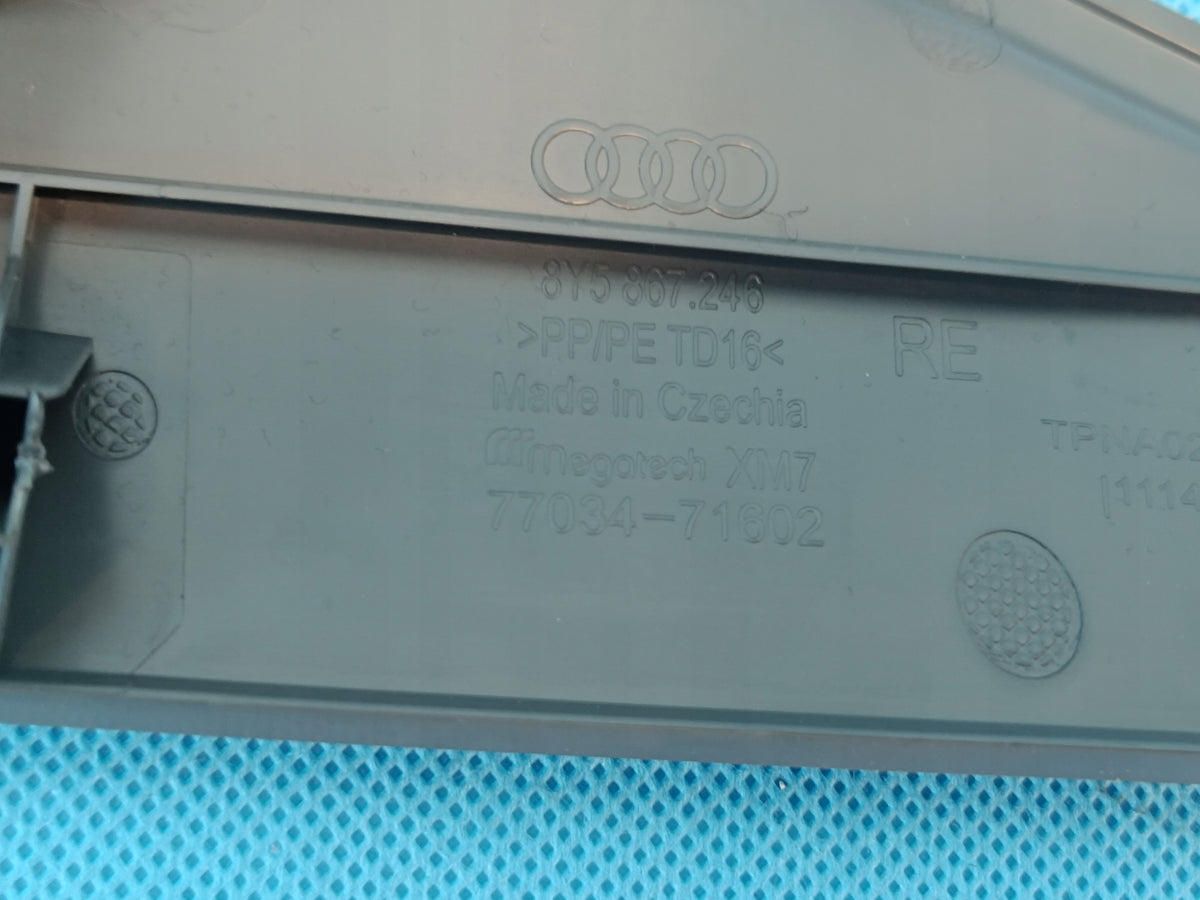 AUDI A3 8Y LIFT 1.5 TSI 85KW 2025 R PLATING POST C RIGHT 8Y5867246 DK1