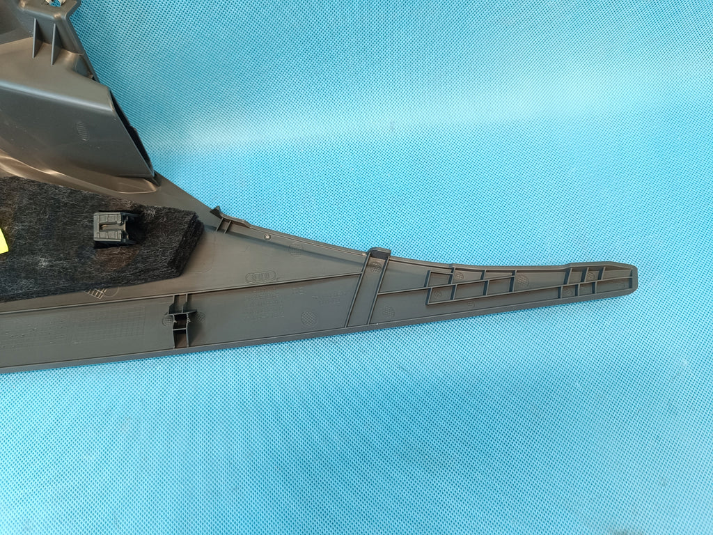 AUDI A3 8Y LIFT 1.5 TSI 85KW 2025 R PLATING POST C RIGHT 8Y5867246 DK1