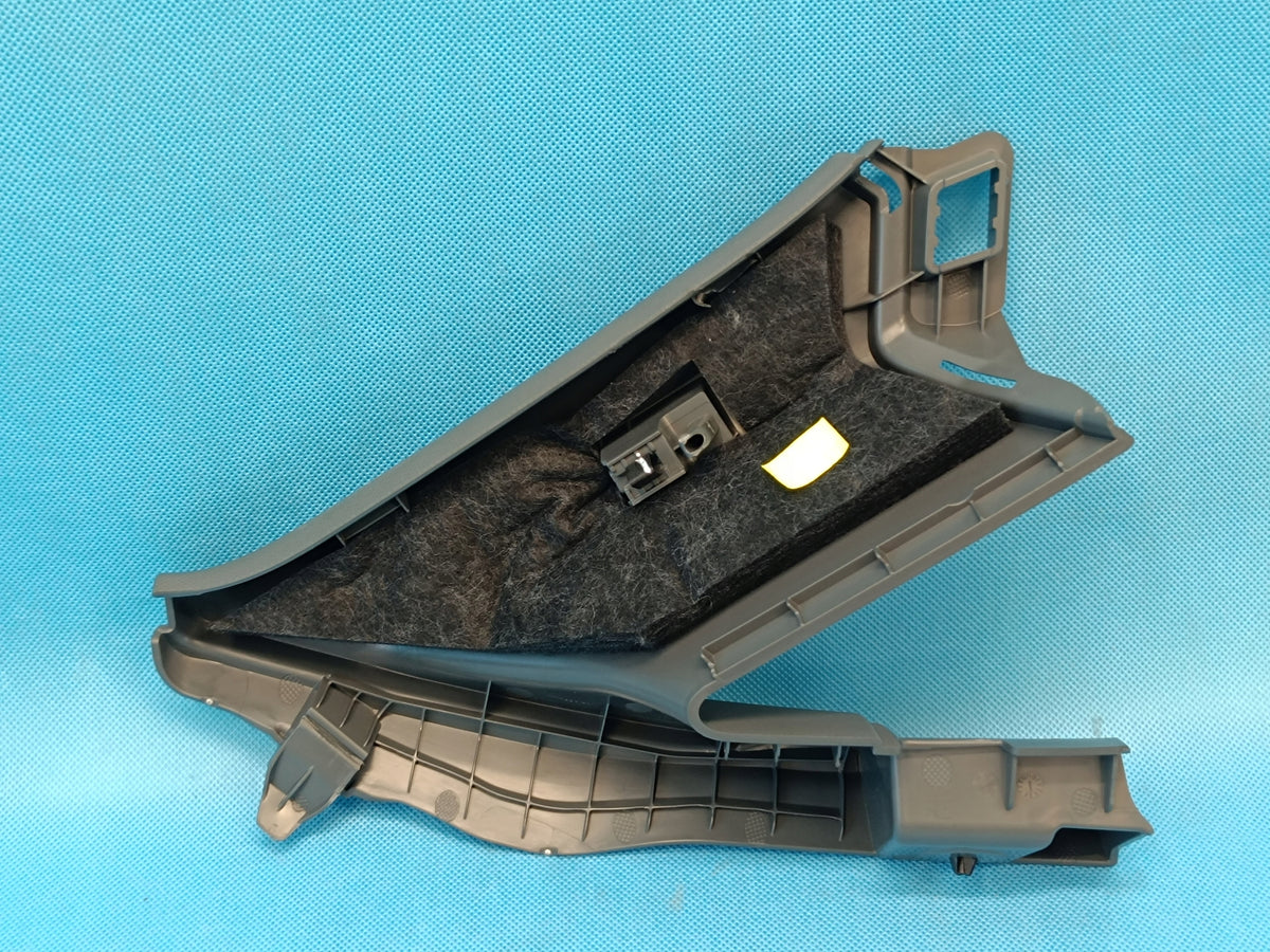 AUDI A3 8Y LIFT 1.5 TSI 85KW 2025 R POST PLATING C RIGHT 8Y5867288 DK1