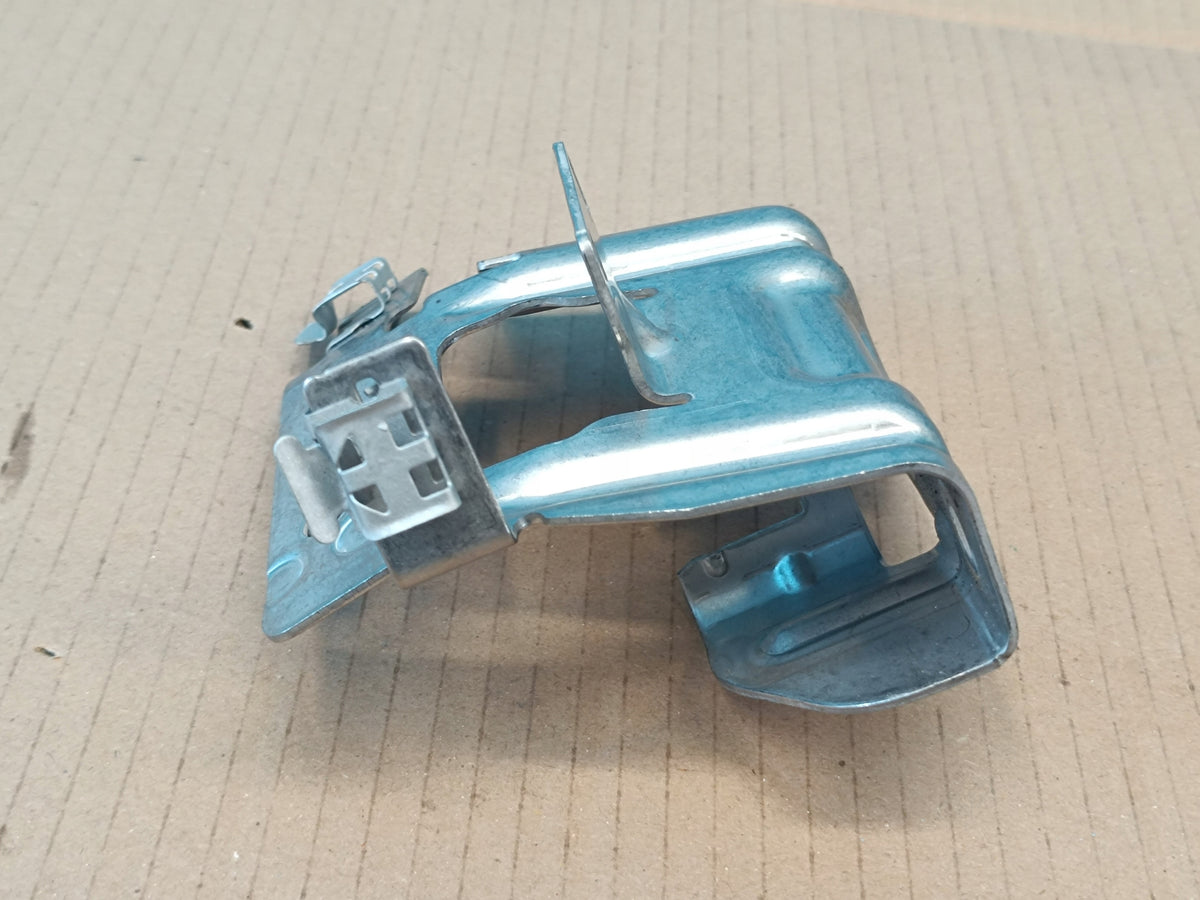 AUDI A3 8Y LIFT 1.5 TSI 85KW 2025 R SENSOR CLAMP HOLDER 05E131552P