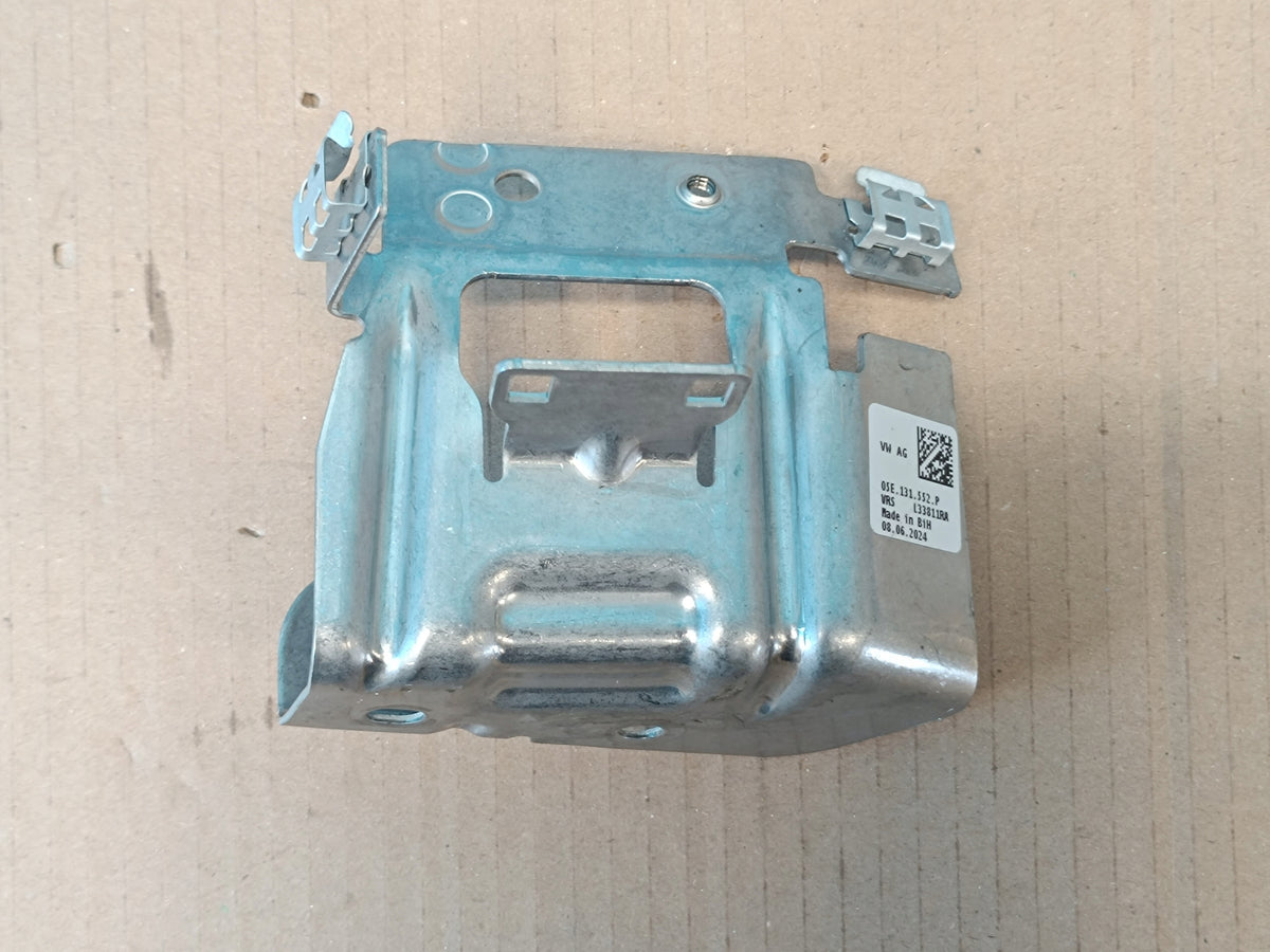 AUDI A3 8Y LIFT 1.5 TSI 85KW 2025 R SENSOR CLAMP HOLDER 05E131552P
