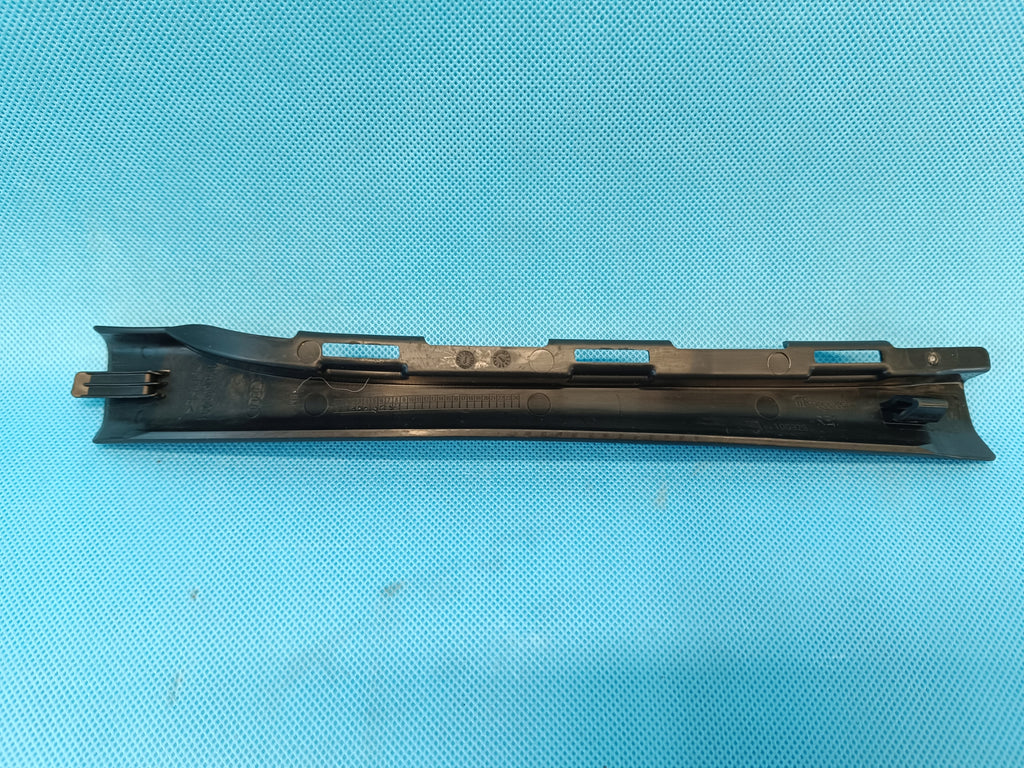 AUDI A3 8Y LIFT 1.5TSI 85KW 2025 R POST PLATING AND RIGHT CENTER 8Y0868204