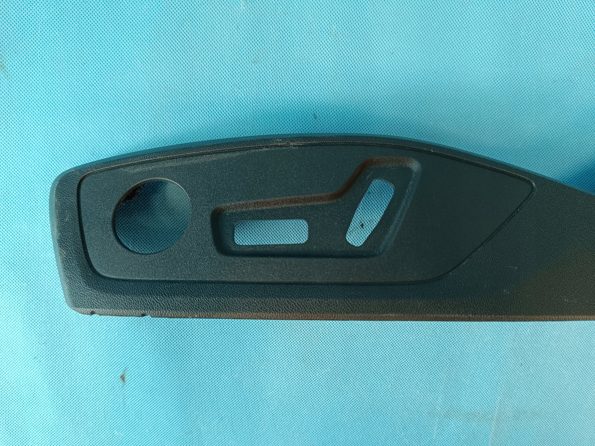 AUDI A3 8Y LIFT 1.5TSI 85KW 2025R DRIVER'S SEAT COVER 4K0881325B