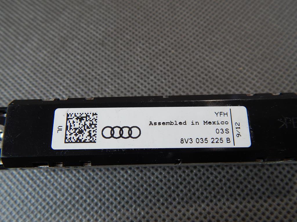 AUDI A3 S3 8V ANTENNA AMPLIFIER 8V3035225B