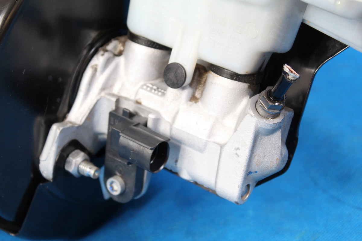 AUDI A3 SEDAN 8V SERVO BRAKE PUMP 5Q2614185BS 2016R