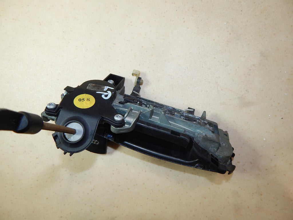 AUDI A4 B6 01R HANDLE LEFT FRONT LY5K