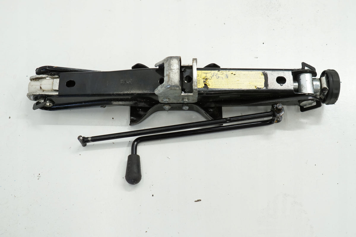 AUDI A4 B8 09R JACK CAR LIFT 8K0011031D