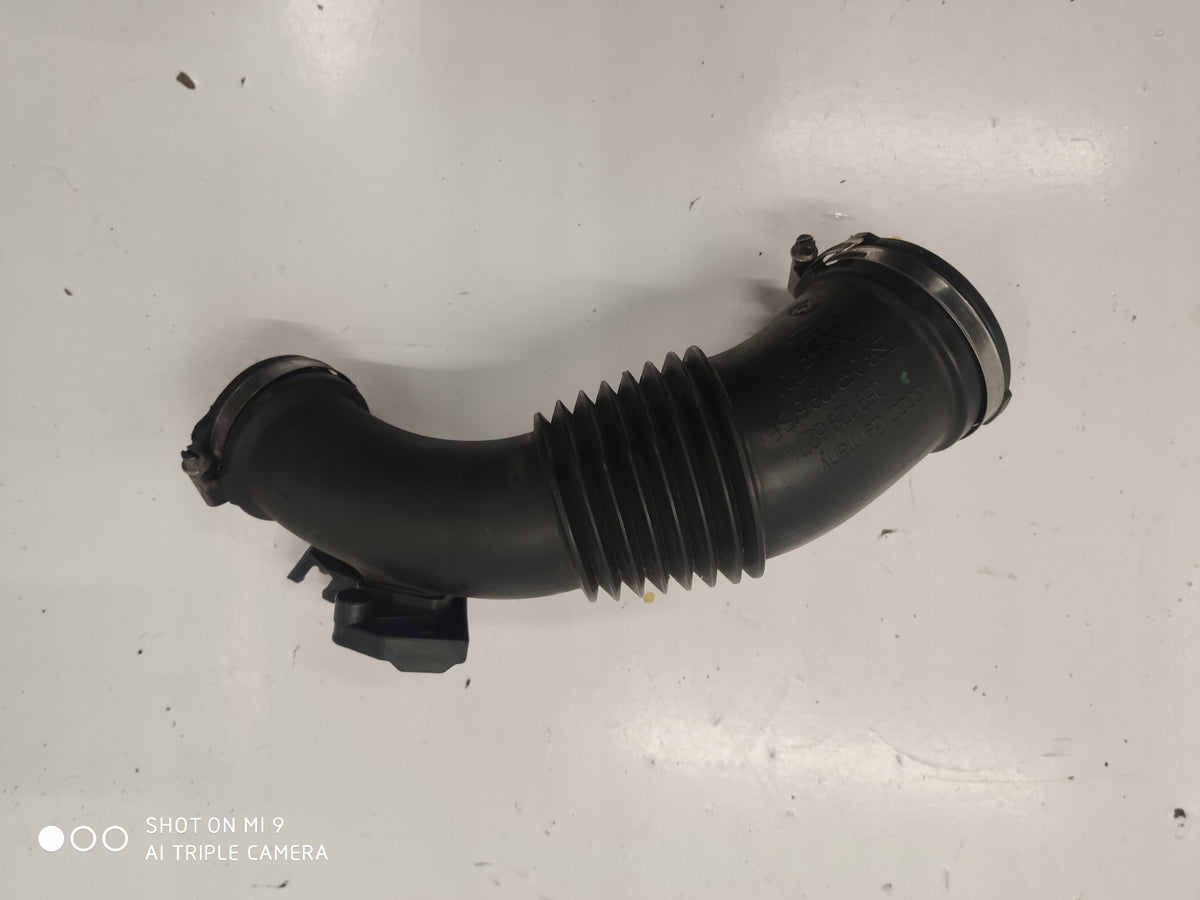 AUDI A4 B8 A5 8T AIR INTAKE PIPE 2.7TDI