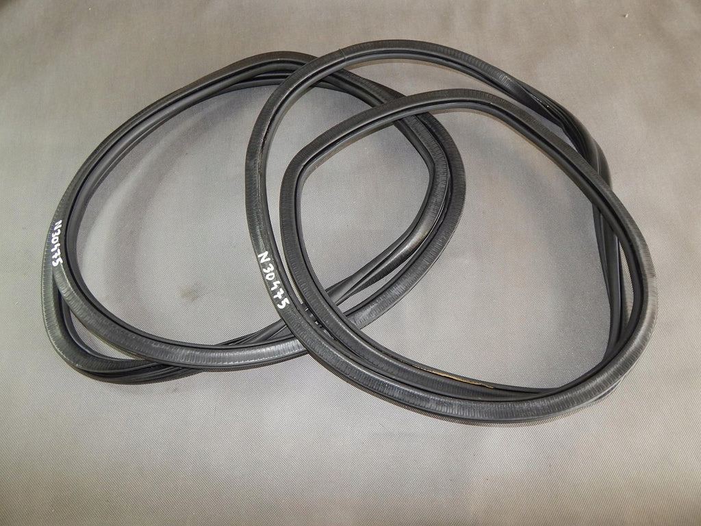 AUDI A4 B8 DOOR SEAL REAR 8K5833721E