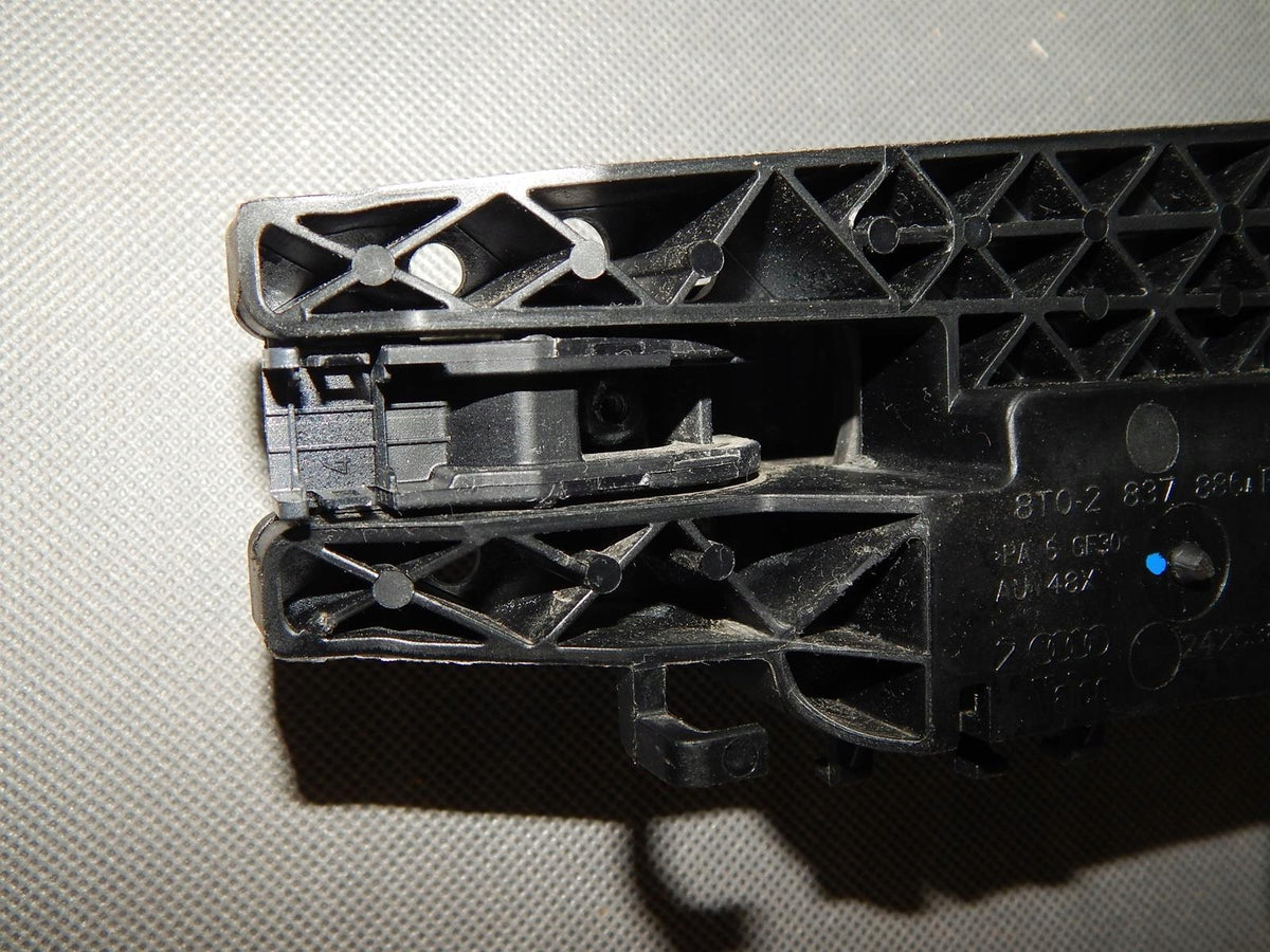 AUDI A4 B8 HANDLE RIGHT FRONT LY1P