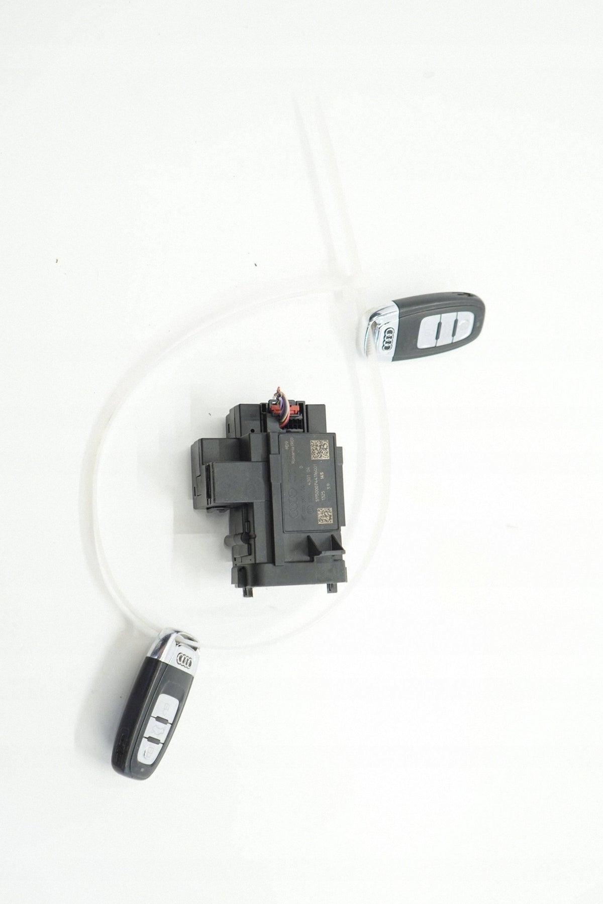 AUDI A4 B8 LIFT 15R IGNITION 2X KEY 8K0909131D