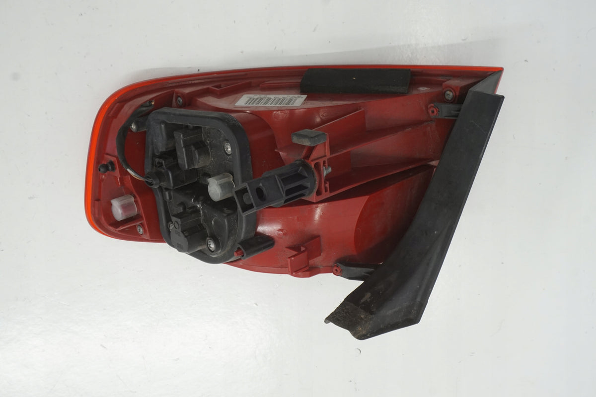 AUDI A4 B8 LIFT SEDAN 11R LAMP LEFT REAR 8K5945095AA