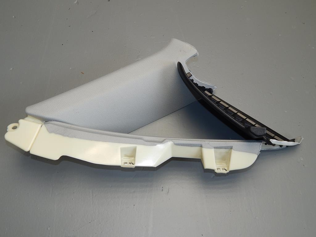 AUDI A4 B8 POST PLATING LEFT 8K5867287A