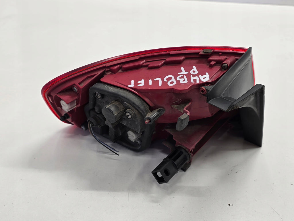 AUDI A4 B8 SEDAN LIFT 15R LAMP RIGHT REAR 8K5945096AA
